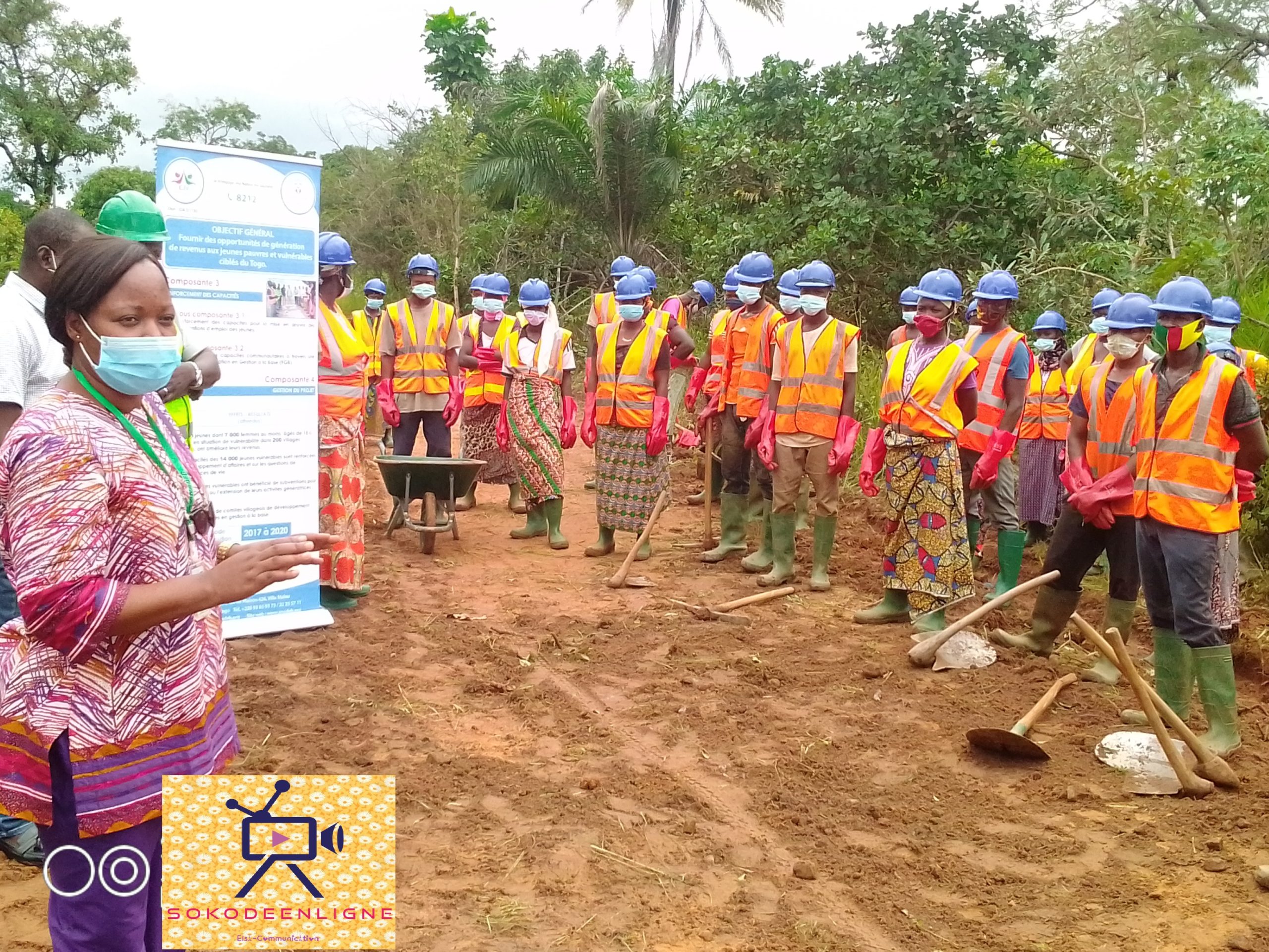 Sokodé/ANADEB-RC: Le village Dossidè, bénéficiaire du projet d’opportunités d’Emploi pour les jeunes vulnérables (Ejv), a démarré  les Travaux à haute intensité de main-d’œuvre (Thimo) relatifs à son microprojet d’aménagement de piste.