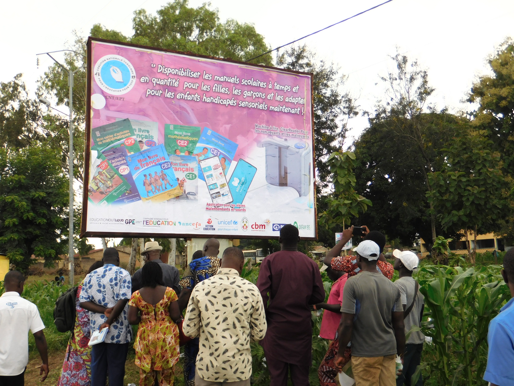 La CNT-EPT encourage un système éducatif de qualité et plus inclusif à travers le dévoilement d’une affiche géante à Sokodé