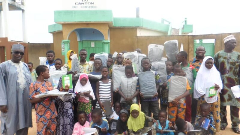 L’ONG QAVAH a fait don de kits scolaires aux élèves du canton de Komah.