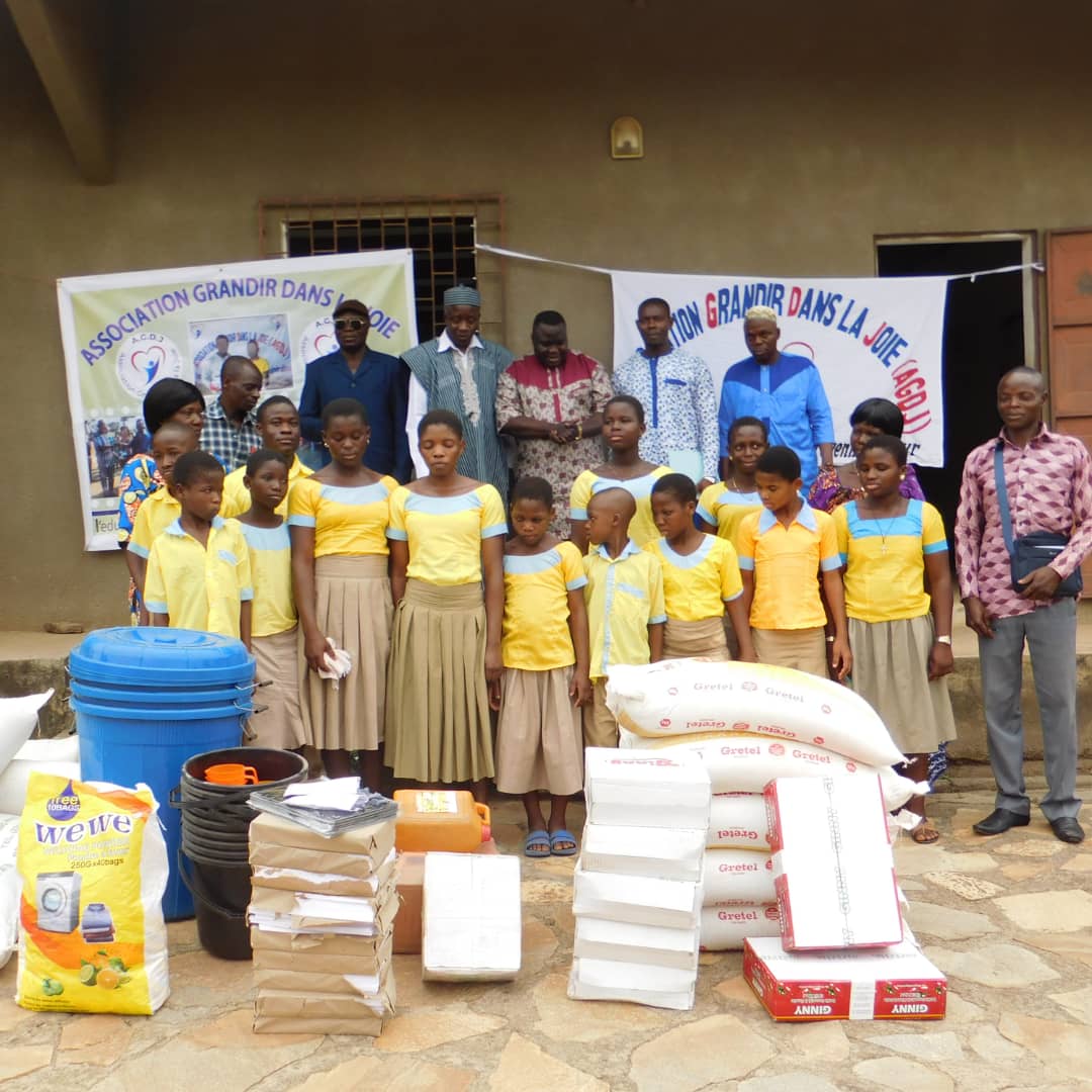 Les enfants de l’Institut de Formation et de Réadaptation des Aveugles et Malvoyants (IFRAM) de Sokodé sont heureux grâce à ce geste de l’association Grandir dans la Joie (AGDJ).