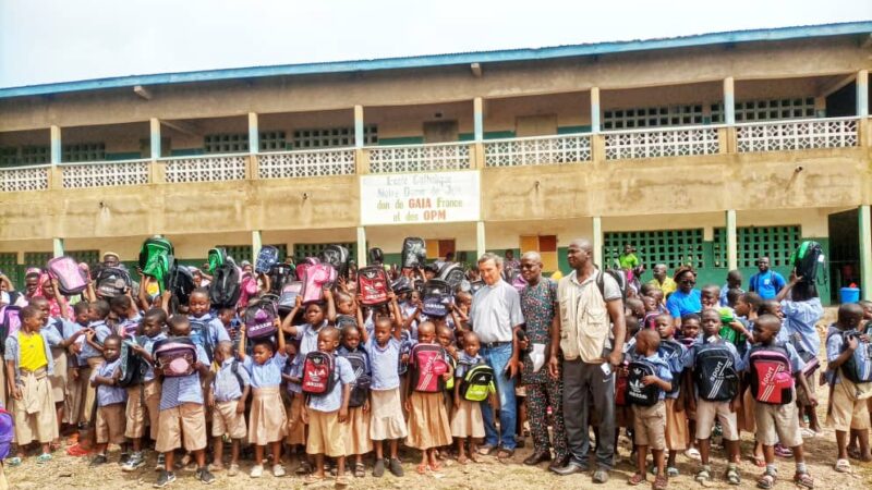 L’OCDI Caritas Sokodé a fait don de fournitures scolaires aux élèves de l’école primaire catholique Notre Dame de la Joie (NDJ)  de Kpangalam.