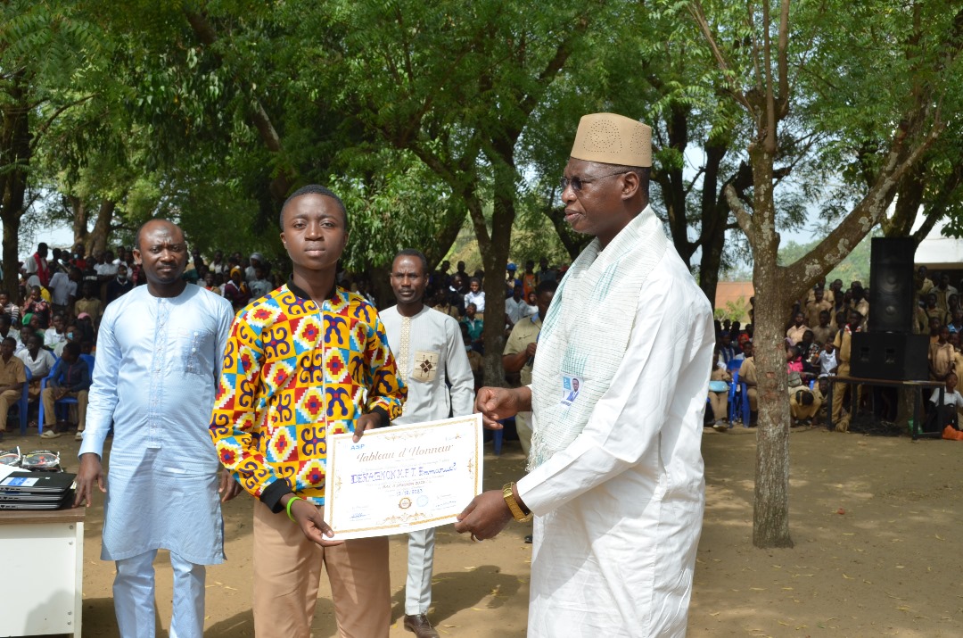 Sokodé/Tchaoudjo  1 : Excellence en milieu scolaire : l’ASP récompense 30 élèves du « Prix Faure Essozimna Gnassingbé »￼