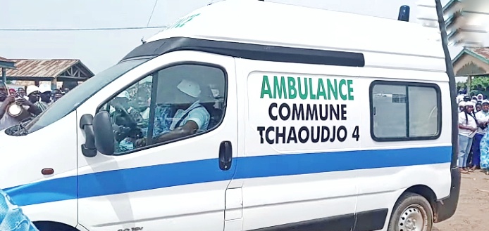 UNIR/TCHAOUDJO: Amadou Yerima Mashoud, candidat aux régionales du 29 avril 2024, a fait don d’une ambulance.