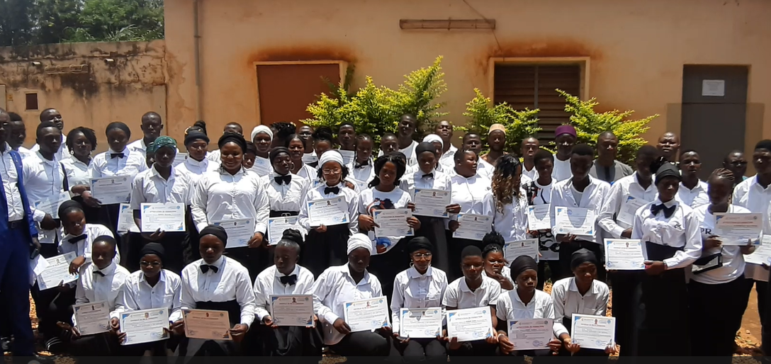 “Sokodé Rayonne de Succès : La Médiathèque Honore les nouveaux Diplômés dans une Cérémonie de Prestige”