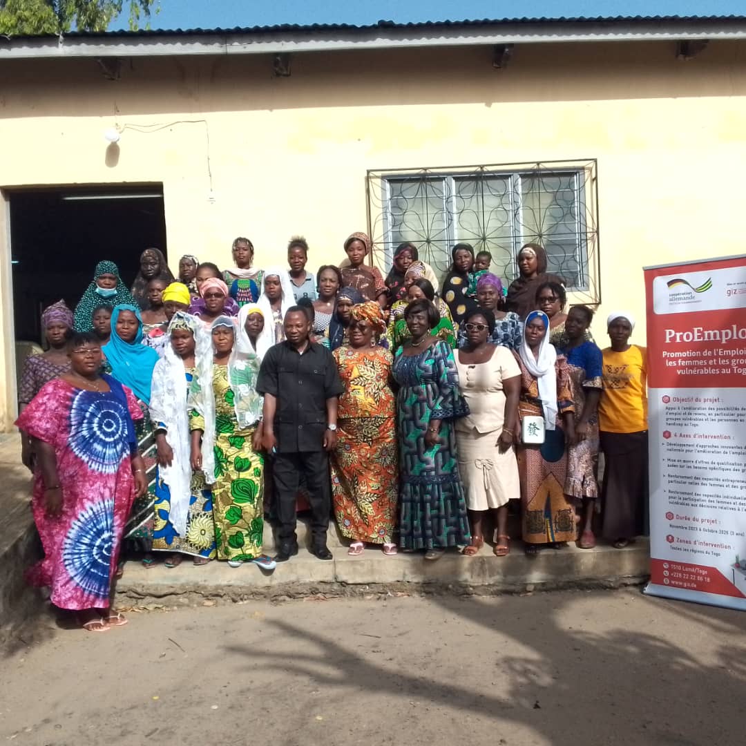 TOGO- Tchaoudjo : Formation des femmes et hommes sur les violences basées sur le genre dans le cadre des 16 jours d’activisme organisée par ProEmploi+ de la GIZ.