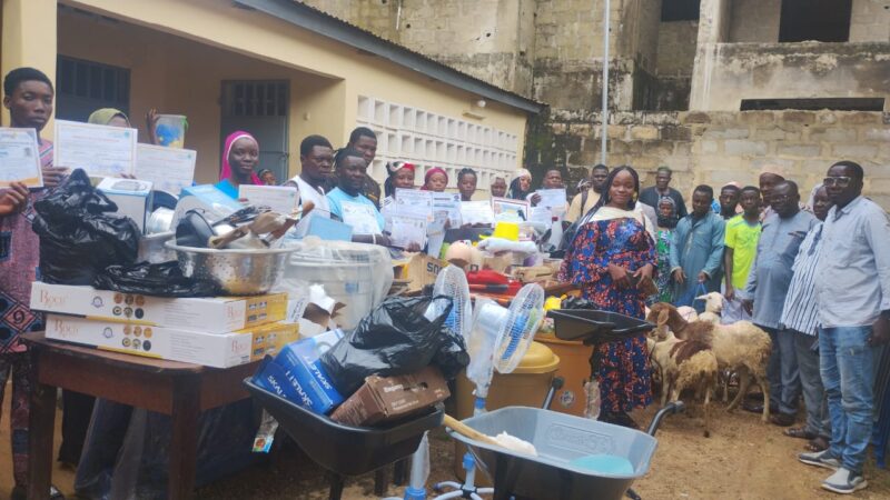 De la rue au métier : à Sokodé, 17 jeunes reçoivent les moyens de construire leur avenir. Une initiative de URBIS FOUNDATION.